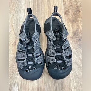 KEEN Newport H2 Men black/steel grey Size 7.5 EUC